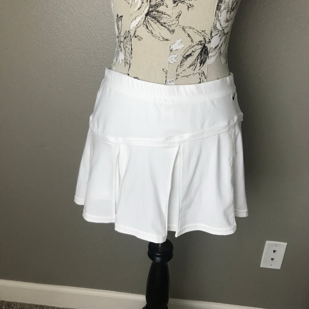 Nike White Women's Pleated Tennis Skirt